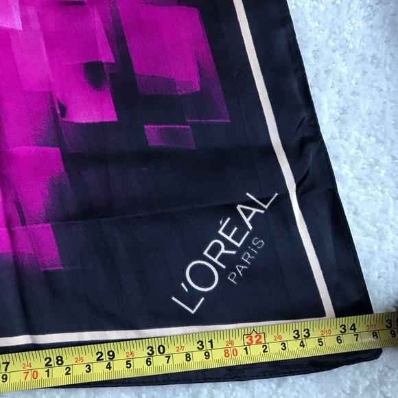 NWOT Chic Black & Pink Square Scarf in Original Packaging - Picture 4 of 6